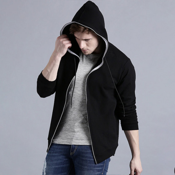 https://fashionrise.in/products/men-black-solid-hooded-sweatshirt