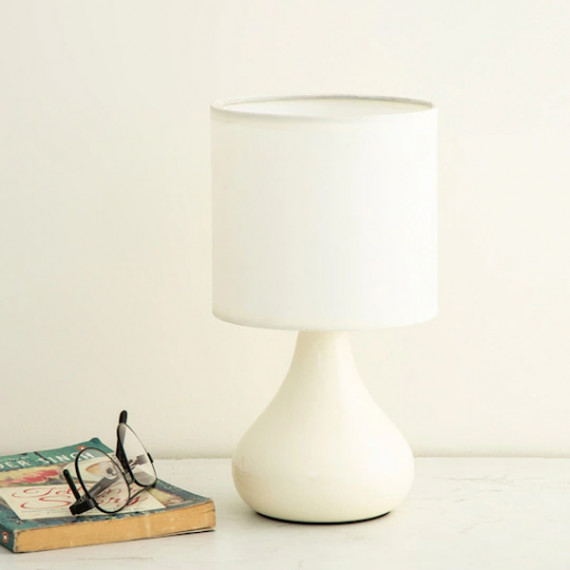 https://fashionrise.in/products/white-solid-ambrose-corienth-contemporary-ceramic-table-lamp