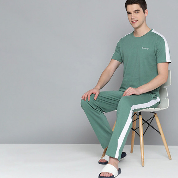 https://fashionrise.in/products/men-green-white-side-stripes-pure-cotton-pyjama-set